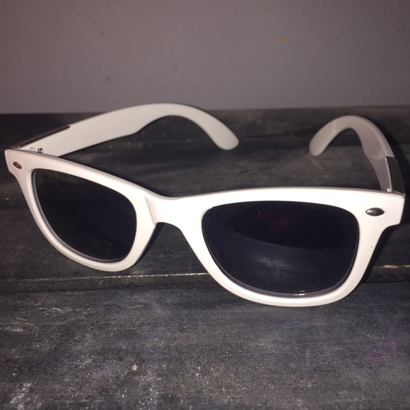 Ray-Ban Wayfarer Liteforce sunglasses - white - Picture 2 of 4